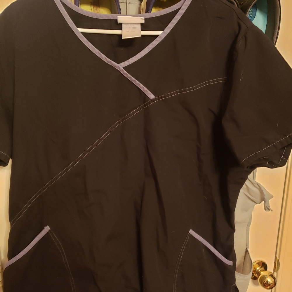 Scrub set! - Picture 3 of 3